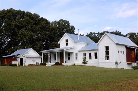 metal roof white house magnolia|Beautiful White Houses with Galvanized Roofs .